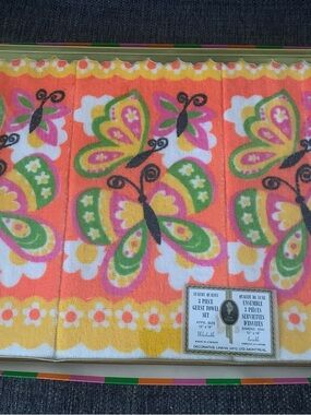 Vintage 1960s Lady Christina luxury guest towel set